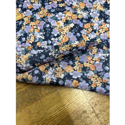 画像4: 生地：ダブル幅ポリエステル100％花柄プリント（紺／ラベンダー）