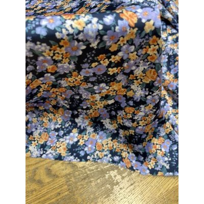画像7: 生地：ダブル幅ポリエステル100％花柄プリント（紺／ラベンダー）