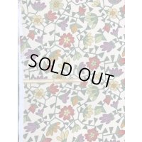 生地：花柄ポリエステル（生成）