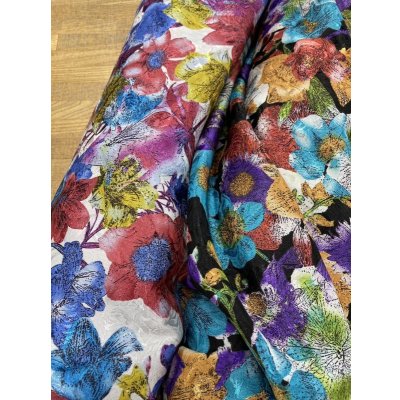 画像8: 生地:薔薇模様に花柄プリントポリエステル(白地)