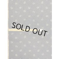 生地：ヘリンボーン水玉プリントポリエステル（茶／ベージュ）