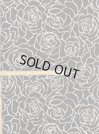 生地：透かし編みポリエステル100％薔薇柄プリント（黒／白）