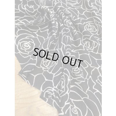 画像6: 生地：透かし編みポリエステル100％薔薇柄プリント（黒／白）