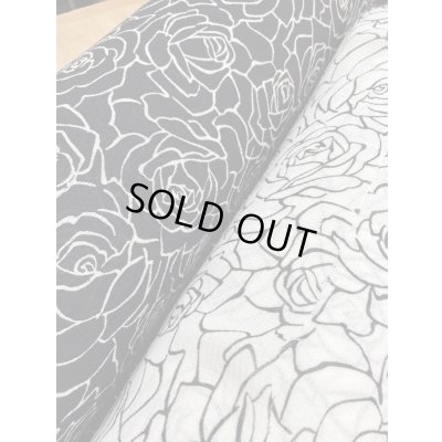 画像8: 生地：透かし編みポリエステル100％薔薇柄プリント（黒／白）