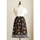 生地：ポリエステル花柄プリント（茶／青）
