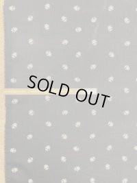 生地：ストライプ織りプリントポリエステル（黒／ベージュ）