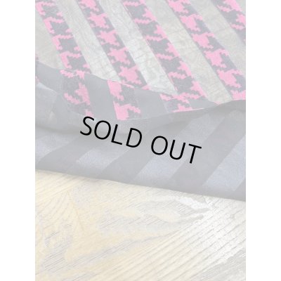 画像4: 生地：ダブル幅シフォン千鳥格子柄フロッキー加工（ピンク／黒）