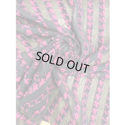 画像7: 生地：ダブル幅シフォン千鳥格子柄フロッキー加工（ピンク／黒）