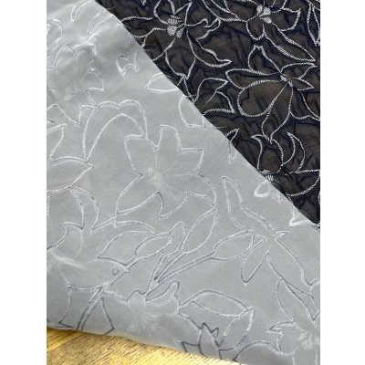 画像3: 生地：ポリ100％ふくれ加工花柄接結プリント（紺／白）