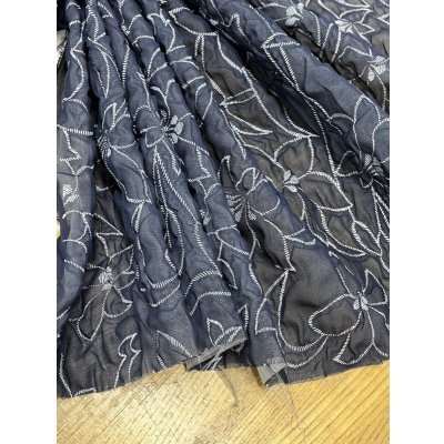 画像5: 生地：ポリ100％ふくれ加工花柄接結プリント（紺／白）