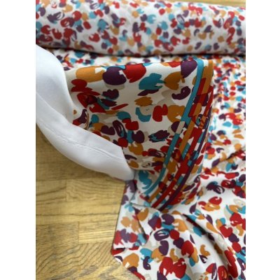 画像4: 生地：ポリエステル花柄プリント（赤系）