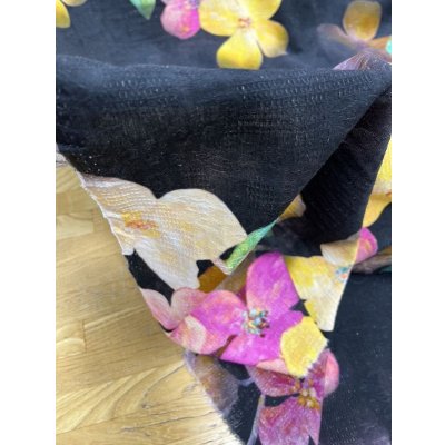 画像8: 生地：綿100％BIGフラワー柄プリント（黒）