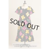 生地：綿100％BIGフラワー柄プリント（黒）