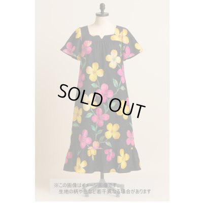 画像1: 生地：綿100％BIGフラワー柄プリント（黒）