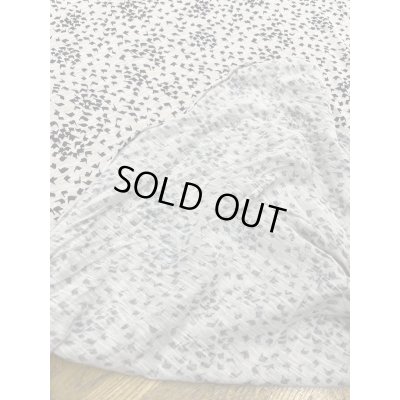 画像3: 生地：綿100％柄プリント天竺ニット（グレージュ／黒）