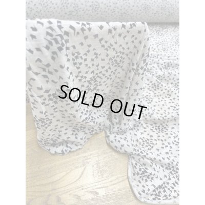 画像6: 生地：綿100％柄プリント天竺ニット（グレージュ／黒）