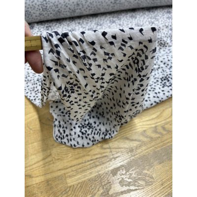 画像8: 生地：綿100％柄プリント天竺ニット（グレージュ／黒）