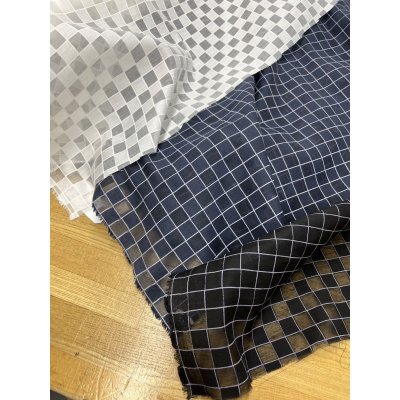画像8: 生地:ポリエステル100%シアー素材格子柄(紺)