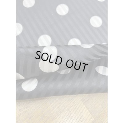 画像6: 生地：ポリストレッチサテンジャガード水玉柄プリント（黒／生成）