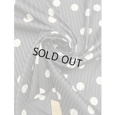 画像8: 生地：ポリストレッチサテンジャガード水玉柄プリント（黒／生成）