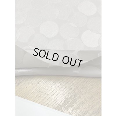 画像4: 生地：ポリストレッチサテンジャガード織り（グレージュ）