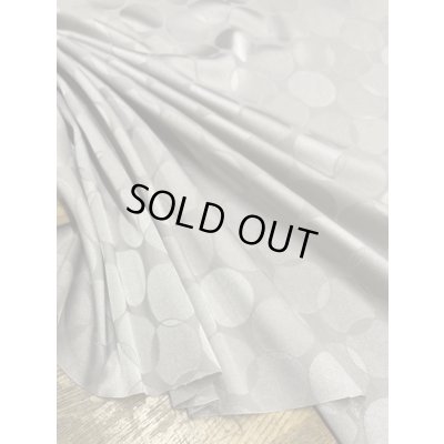 画像5: 生地：ポリストレッチサテンジャガード織り（グレージュ）