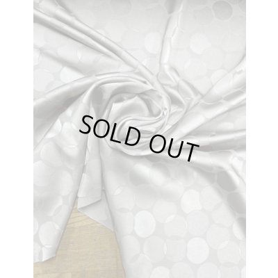 画像6: 生地：ポリストレッチサテンジャガード織り（グレージュ）