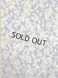 生地：ポリストレッチサテンジャガード織り花柄（青紫／黄色）