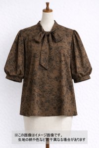 生地：ジーナ糸ポリエステルデシン花柄（茶／黒）