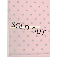 生地：水玉大フロッキー加工ポリシャンタン（レンガ／黒）