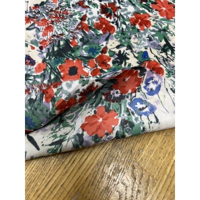 画像4: 生地：ポリエステル100％花柄プリント（ベージュ／赤）