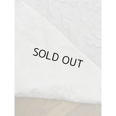 画像3: 生地：ポリエステル100％凹凸エンボス加工フラワー調（白）