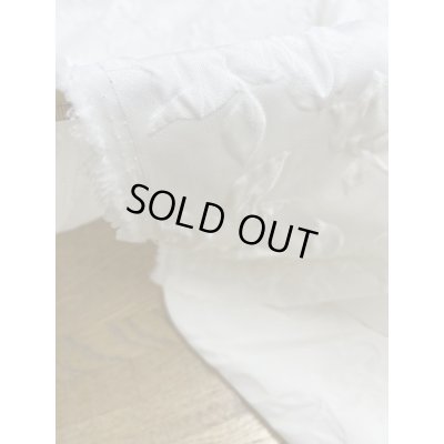 画像7: 生地：ポリエステル100％凹凸エンボス加工フラワー調（白）