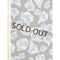 生地：花柄プリント綿60ローン（黒／ブルー）