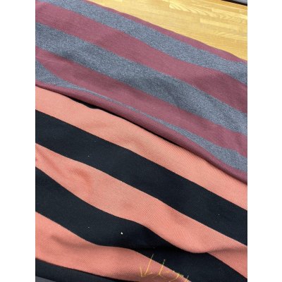 画像9: 生地：綿100％厚手太ボーダー柄天竺ニット（コーラル／黒）