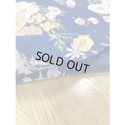 画像4: 生地：綿100％フラワー柄コットンブロード（明るい紺）