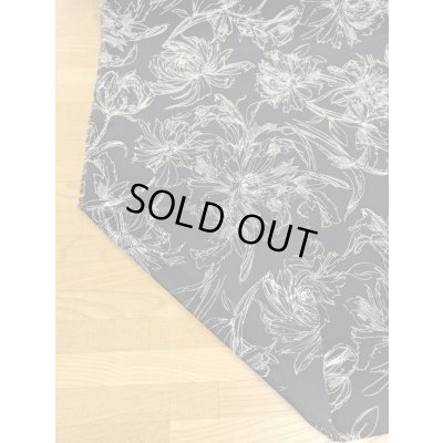 画像4: 生地：手書き風フラワープリントポリエステル100％（黒／白）