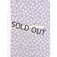 生地：綿80ローンミラクルウェーブプリント（紺／ピンク）