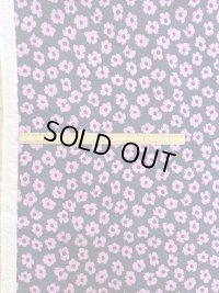 生地：綿80ローンミラクルウェーブプリント（紺／ピンク）