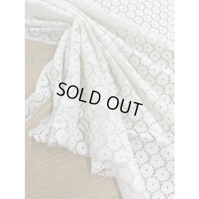 画像4: 生地:綿ナイロン混 サークルドット柄ラッセルレース生地(クリーム)