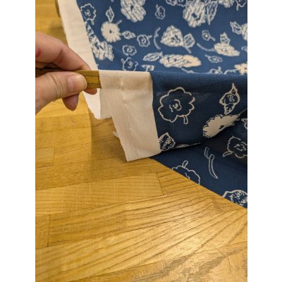 画像6: 生地:英字フラワープリントポリニット (紺地×白)