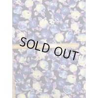 生地：ポリエステル100％フルーツ柄プリント生地（紺地）