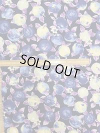 生地：ポリエステル100％フルーツ柄プリント生地（紺地）