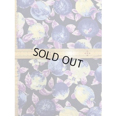 画像3: 生地：ポリエステル100％フルーツ柄プリント生地（紺地）