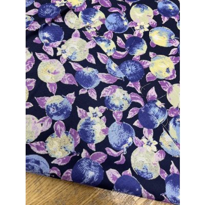 画像4: 生地：ポリエステル100％フルーツ柄プリント生地（紺地）