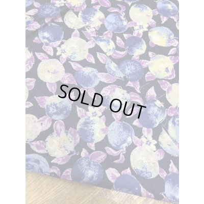 画像4: 生地：ポリエステル100％フルーツ柄プリント生地（紺地）