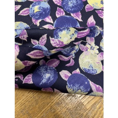画像5: 生地：ポリエステル100％フルーツ柄プリント生地（紺地）