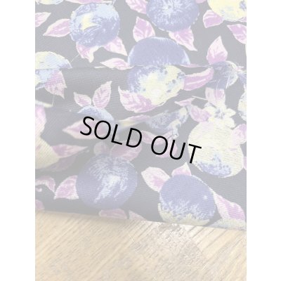 画像5: 生地：ポリエステル100％フルーツ柄プリント生地（紺地）