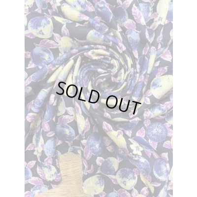 画像7: 生地：ポリエステル100％フルーツ柄プリント生地（紺地）