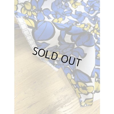 画像8: 生地：綿100％大きい花柄プリント（白／青黄）